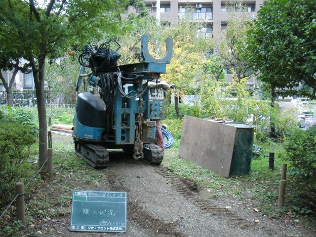 ②井戸掘削機の搬入